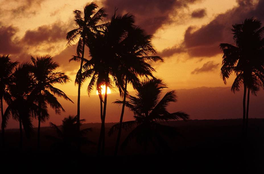 Em uma região marcada por praias desertas, falésias e rios, o vilarejo da Baía da Traição (PB) conta com pousadas simples e povoados indígenas nos arredores