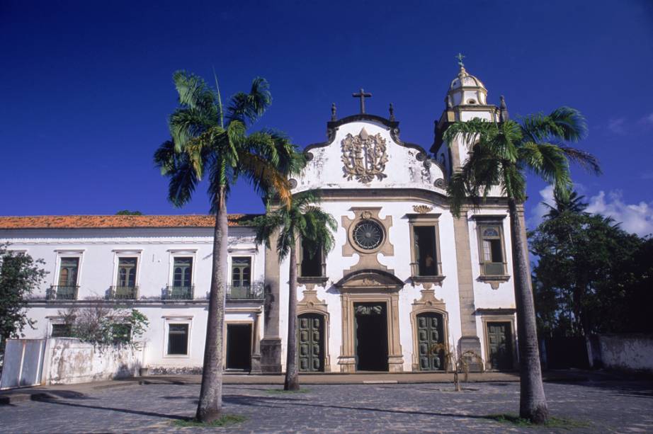 A Basílica e Mosteiro de São Bento é a igreja mais rica de Olinda (PE) e ostenta um belo altar de madeira entalhado em estilo barroco, revestido com 28 kg de ouro