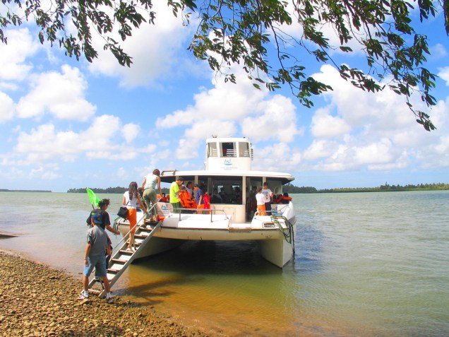 O passeio de barco até a Foz do Rio São Francisco chega a Penedo, extremo sul de Alagoas<br /><br /><br />