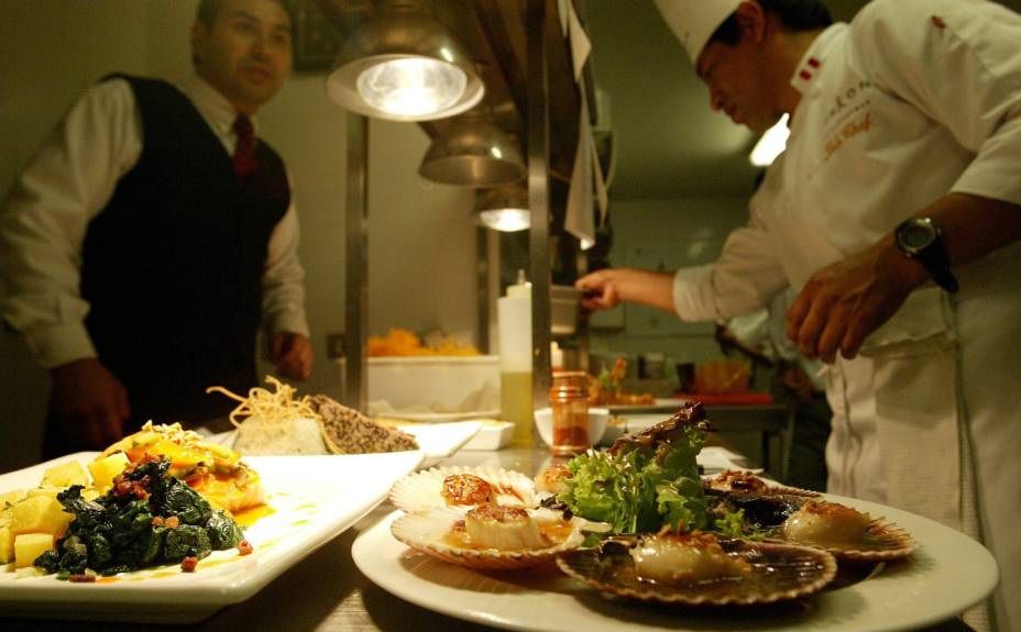 Na cozinha dos grandes restaurantes peruanos não podem faltar frutos do mar, batatas (papas), milho (choclo) e rocotos (pimentas) Na cozinha dos grandes restaurantes peruanos não podem faltar frutos do mar, batatas (papas), milho (choclo) e rocotos (pimentas)