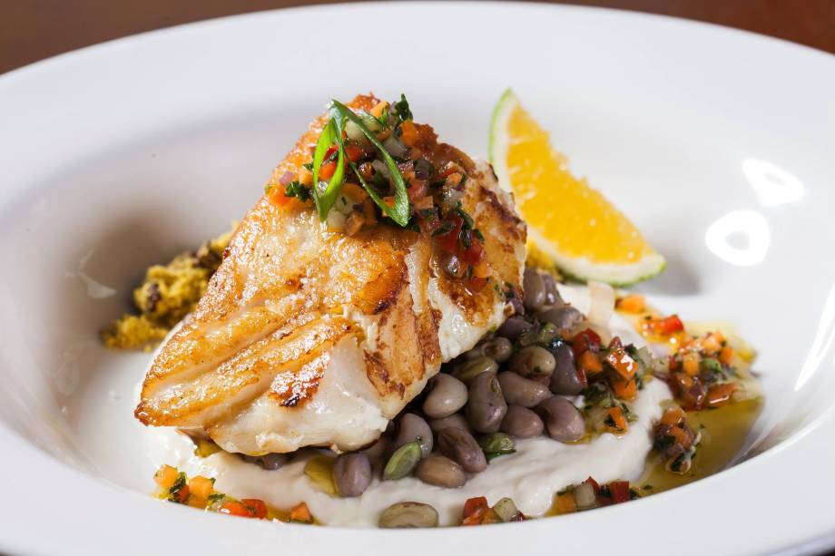 O Pescado Matuto do restaurante Ponte Nova, em Recife, Pernambuco, é nada menos que um Filé de Sirigato grelhado na manteiga de garrafa, sobre feijão verde no pirão de queijo com vinagrete colorido “al dente” e lembrança de bacon, acompanhado de farofa de cebola queimada