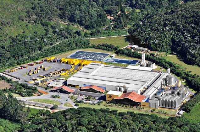 Vista aérea da fábrica do Grupo Petrópolis - uma das mais modernas do Brasil