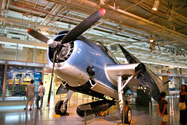 No Intrepid Sea, Air and Space Museum é possível ver aviões antigos, caças, navios de guerra e até o ônibus espacial Enterprise, recentemente aposentado