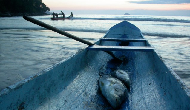 Os pescadores locais conservam as casas, as canoas e artefatos de pesca com suas características originais
