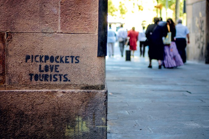 pickpockets-love-tourists