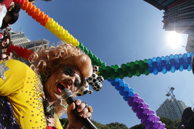 <strong>1. <a href="https://viajeaqui.abril.com.br/cidades/br-sp-sao-paulo" rel="São Paulo (SP)" target="_blank">São Paulo (SP)</a></strong>        Além de bares e baladas, São Paulo ferve no início de junho (ou fim de maio), quando sedia a Parada do Orgulho LGBT – a cidade recebe visitantes de todo o país, que desfilam alegremente ao som de música eletrônica pela avenida Paulista e rua da Consolação, no centro