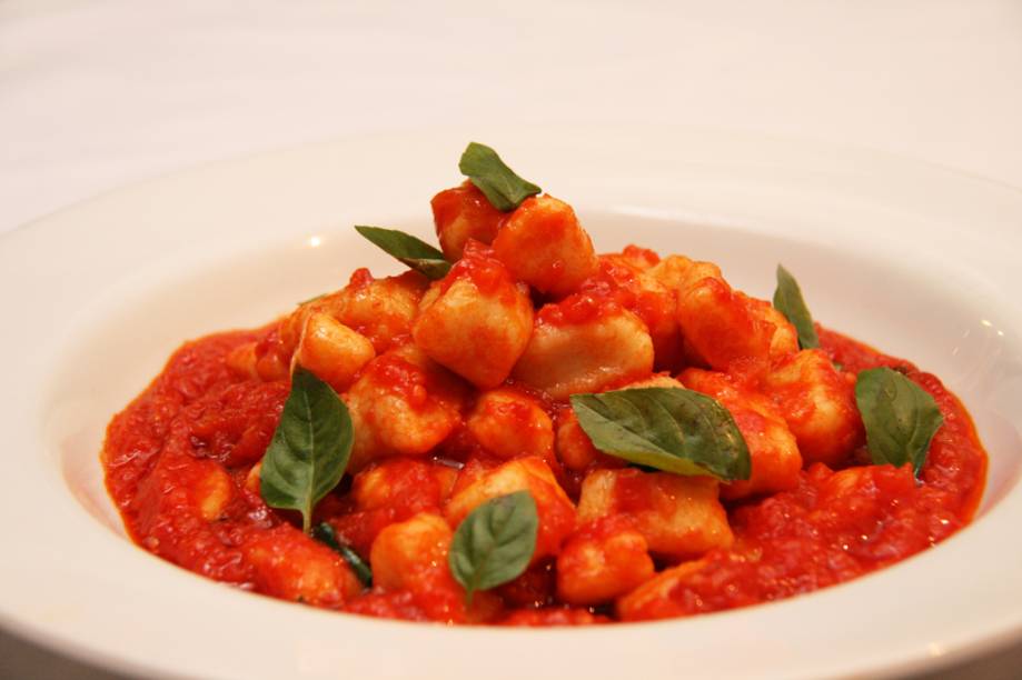 Um dos pratos principais do jantar do <a href="https://viajeaqui.abril.com.br/estabelecimentos/br-ba-salvador-restaurante-piola" rel="Piola"><strong>Piola</strong></a> é o Gnocchi Pompei, com molho de tomate e manjericão, servido na <strong>Salvador Restaurant Week</strong> Um dos pratos principais do jantar do <a href="https://viajeaqui.abril.com.br/estabelecimentos/br-ba-salvador-restaurante-piola" rel="Piola"><strong>Piola</strong></a> é o Gnocchi Pompei, com molho de tomate e manjericão, servido na <strong>Salvador Restaurant Week</strong>