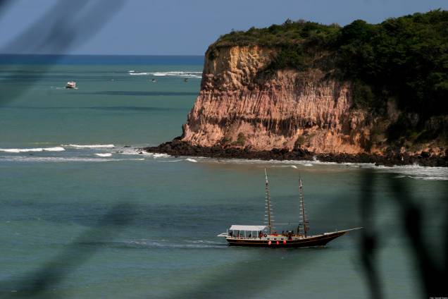 O passeio de barco é uma das formas de conhecer as praias da região O passeio de barco é uma das formas de conhecer as praias da região