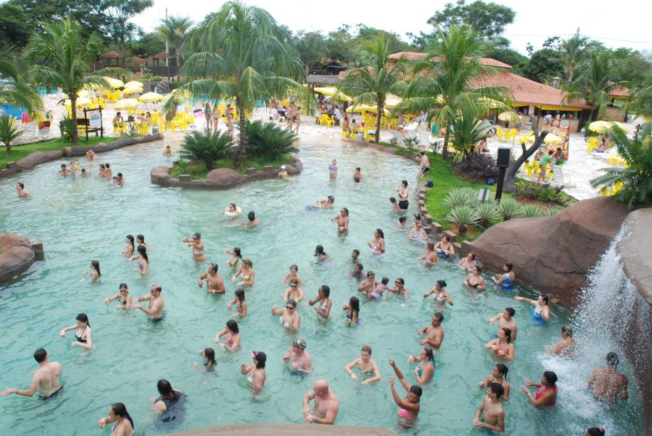 Piscina e área de lazer
