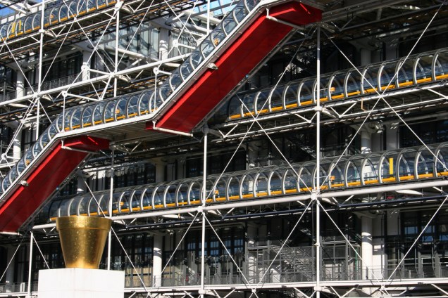 O criativo projeto de Renzo Piano e Richard Rogers deu uma cara diferenciada ao Centro Pompidou