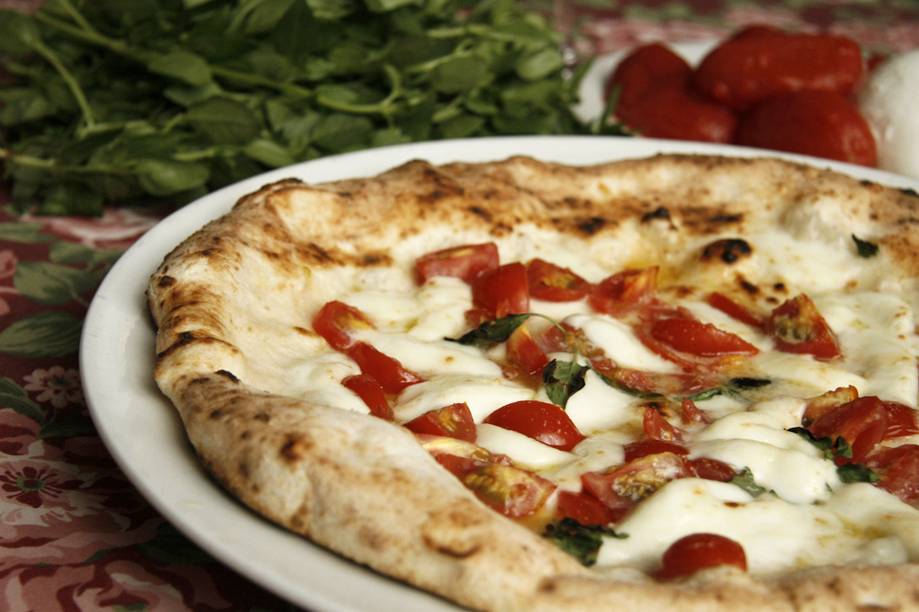 Pizza caprese da pizzaria <a href="https://pizzaria.com.br/" rel="Speranza" target="_blank">Speranza</a>, em São Paulo