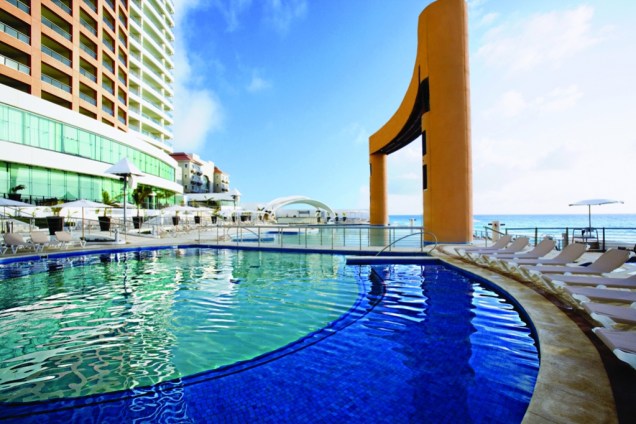 Piscina do resort Beach Palace, em Cancún