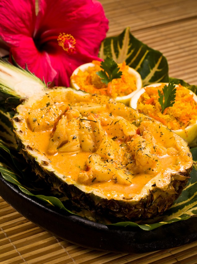 Lagosta Tropical (R$ 49,90 com desconto) ao leite de coco, servida dentro do abacaxi, é a sugestão da <a href="https://viajeaqui.abril.com.br/estabelecimentos/br-al-maragogi-hospedagem-pousada-encontro-das-aguas" rel="Pousada Encontro das Águas"><strong>Pousada Encontro das Águas</strong></a>, no 3.º Festival Gastronômico da Lagosta de Maragogi e Japaratinga. Lagosta Tropical (R$ 49,90 com desconto) ao leite de coco, servida dentro do abacaxi, é a sugestão da <a href="https://viajeaqui.abril.com.br/estabelecimentos/br-al-maragogi-hospedagem-pousada-encontro-das-aguas" rel="Pousada Encontro das Águas"><strong>Pousada Encontro das Águas</strong></a>, no 3.º Festival Gastronômico da Lagosta de Maragogi e Japaratinga.