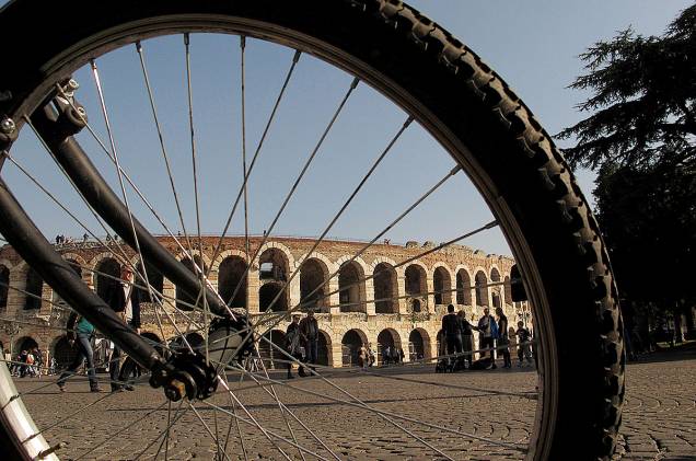 O anfiteatro de <a href="http://viajeaqui.abril.com.br/cidades/italia-verona" rel="Verona">Verona</a> tem uma capacidade para 30 mil espectadores