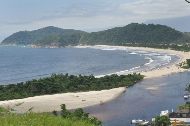 Praia da Barra do Una, São Sebastião, onde está a foz de rio homônimo