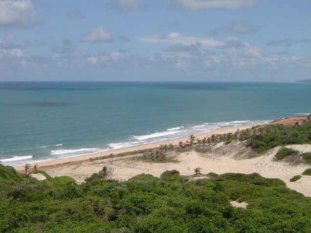 A Praia das Minas é a mais deserta de Pipa – a faixa de areia é boa para caminhadas (e onde há desova de tartarugas marinhas), mas o mar não é indicado para banhistas, por causa da correnteza e do vento forte
