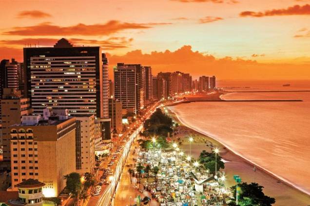 A Praia de Meireles que se acende em Fortaleza