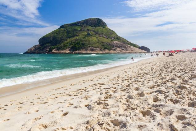 A areia plana da praia do Recreio atrai quem quer caminhar; a praia é a vizinha tranquila da <a href="https://viajeaqui.abril.com.br/estabelecimentos/br-rj-rio-de-janeiro-atracao-praia-da-barra-barra-da-tijuca" rel="praia da Barra" target="_blank">praia da Barra</a> A areia plana da praia do Recreio atrai quem quer caminhar; a praia é a vizinha tranquila da <a href="https://viajeaqui.abril.com.br/estabelecimentos/br-rj-rio-de-janeiro-atracao-praia-da-barra-barra-da-tijuca" rel="praia da Barra" target="_blank">praia da Barra</a>