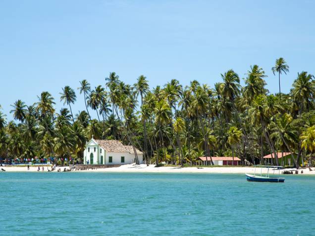 <strong>Carneiros (PE) </strong><a href="https://viajeaqui.abril.com.br/estabelecimentos/br-pe-tamandare-atracao-dos-carneiros"><strong> </strong></a> As praias mais desertas do litoral sul de Pernambuco estão no município de Tamandaré, onde fica a Praia dos Carneiros. Mar calmo, areia branca, piscinas naturais de água morna com peixinhos coloridos e uma igrejinha super fofa construída no século 18 completam o cenário de sonho de Carneiros. <a href="https://www.booking.com/searchresults.pt-br.html?aid=332455&lang=pt-br&sid=14fcbdfa23db223e04a3ec34ecada6b2&sb=1&src=searchresults&src_elem=sb&error_url=https%3A%2F%2Fwww.booking.com%2Fsearchresults.pt-br.html%3Faid%3D332455%3Bsid%3D14fcbdfa23db223e04a3ec34ecada6b2%3Bcity%3D-644296%3Bclass_interval%3D1%3Bdest_id%3D900048482%3Bdest_type%3Dcity%3Bdtdisc%3D0%3Bgroup_adults%3D2%3Bgroup_children%3D0%3Binac%3D0%3Bindex_postcard%3D0%3Blabel_click%3Dundef%3Bno_rooms%3D1%3Boffset%3D0%3Bpostcard%3D0%3Braw_dest_type%3Dcity%3Broom1%3DA%252CA%3Bsb_price_type%3Dtotal%3Bsearch_selected%3D1%3Bsrc%3Dsearchresults%3Bsrc_elem%3Dsb%3Bss%3DFernando%2520de%2520Noronha%252C%2520Pernambuco%252C%2520Brasil%3Bss_all%3D0%3Bss_raw%3Dfernando%3Bssb%3Dempty%3Bsshis%3D0%3Bssne_untouched%3DGalinhos%26%3B&ss=Praia+dos+Carneiros%2C+Tamandar%C3%A9%2C+Pernambuco%2C+Brasil&ssne=Fernando+de+Noronha&ssne_untouched=Fernando+de+Noronha&city=900048482&checkin_monthday=&checkin_month=&checkin_year=&checkout_monthday=&checkout_month=&checkout_year=&no_rooms=1&group_adults=2&group_children=0&highlighted_hotels=&from_sf=1&ss_raw=carneiros&ac_position=0&ac_langcode=xb&dest_id=257832&dest_type=landmark&search_pageview_id=067996123d69017e&search_selected=true&search_pageview_id=067996123d69017e&ac_suggestion_list_length=5&ac_suggestion_theme_list_length=0" target="_blank" rel="noopener">Busque hospedagens na Praia dos Carneiros</a> <strong>Carneiros (PE) </strong><a href="https://viajeaqui.abril.com.br/estabelecimentos/br-pe-tamandare-atracao-dos-carneiros"><strong> </strong></a> As praias mais desertas do litoral sul de Pernambuco estão no município de Tamandaré, onde fica a Praia dos Carneiros. Mar calmo, areia branca, piscinas naturais de água morna com peixinhos coloridos e uma igrejinha super fofa construída no século 18 completam o cenário de sonho de Carneiros. <a href="https://www.booking.com/searchresults.pt-br.html?aid=332455&lang=pt-br&sid=14fcbdfa23db223e04a3ec34ecada6b2&sb=1&src=searchresults&src_elem=sb&error_url=https%3A%2F%2Fwww.booking.com%2Fsearchresults.pt-br.html%3Faid%3D332455%3Bsid%3D14fcbdfa23db223e04a3ec34ecada6b2%3Bcity%3D-644296%3Bclass_interval%3D1%3Bdest_id%3D900048482%3Bdest_type%3Dcity%3Bdtdisc%3D0%3Bgroup_adults%3D2%3Bgroup_children%3D0%3Binac%3D0%3Bindex_postcard%3D0%3Blabel_click%3Dundef%3Bno_rooms%3D1%3Boffset%3D0%3Bpostcard%3D0%3Braw_dest_type%3Dcity%3Broom1%3DA%252CA%3Bsb_price_type%3Dtotal%3Bsearch_selected%3D1%3Bsrc%3Dsearchresults%3Bsrc_elem%3Dsb%3Bss%3DFernando%2520de%2520Noronha%252C%2520Pernambuco%252C%2520Brasil%3Bss_all%3D0%3Bss_raw%3Dfernando%3Bssb%3Dempty%3Bsshis%3D0%3Bssne_untouched%3DGalinhos%26%3B&ss=Praia+dos+Carneiros%2C+Tamandar%C3%A9%2C+Pernambuco%2C+Brasil&ssne=Fernando+de+Noronha&ssne_untouched=Fernando+de+Noronha&city=900048482&checkin_monthday=&checkin_month=&checkin_year=&checkout_monthday=&checkout_month=&checkout_year=&no_rooms=1&group_adults=2&group_children=0&highlighted_hotels=&from_sf=1&ss_raw=carneiros&ac_position=0&ac_langcode=xb&dest_id=257832&dest_type=landmark&search_pageview_id=067996123d69017e&search_selected=true&search_pageview_id=067996123d69017e&ac_suggestion_list_length=5&ac_suggestion_theme_list_length=0" target="_blank" rel="noopener">Busque hospedagens na Praia dos Carneiros</a>