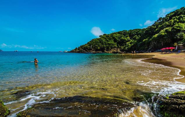 A <a href="https://viajeaqui.abril.com.br/estabelecimentos/br-rj-buzios-atracao-de-joao-fernandinho" rel="Praia de João Fernandinho" target="_blank">Praia de João Fernandinho</a> tem este nome por ser uma versão em miniatura da praia <a href="https://viajeaqui.abril.com.br/estabelecimentos/br-rj-buzios-atracao-de-joao-fernandes" target="_blank">João Fernandes</a>. Para chegar até ali é preciso descer uma escadaria A <a href="https://viajeaqui.abril.com.br/estabelecimentos/br-rj-buzios-atracao-de-joao-fernandinho" rel="Praia de João Fernandinho" target="_blank">Praia de João Fernandinho</a> tem este nome por ser uma versão em miniatura da praia <a href="https://viajeaqui.abril.com.br/estabelecimentos/br-rj-buzios-atracao-de-joao-fernandes" target="_blank">João Fernandes</a>. Para chegar até ali é preciso descer uma escadaria