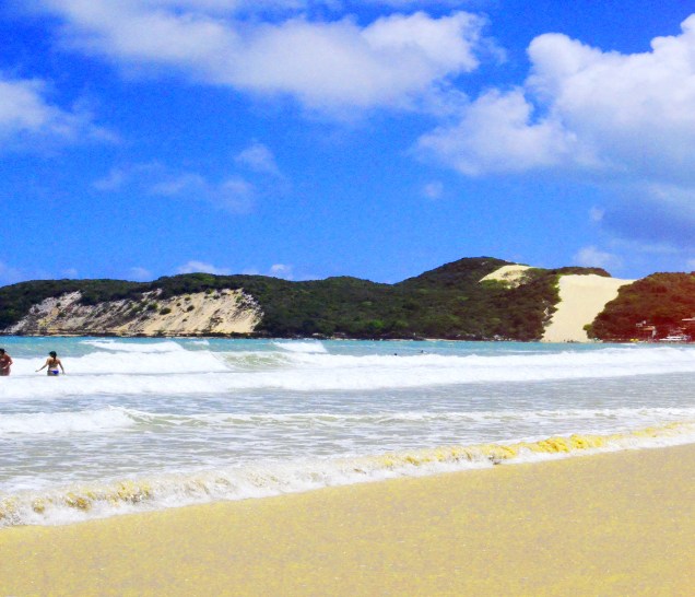 Ponta Negra é a mais famosa e melhor praia do perímetro urbano de <a href="https://viajeaqui.abril.com.br/cidades/br-rn-natal" rel="Natal (RN)" target="_blank">Natal (RN)</a>, sempre movimentada durante o dia e, um pouco menos, à noite