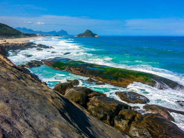 Perto da praia do Recreio, a praia do Secreto é acessível através de uma trilha curta e íngreme a partir da <a href="https://viajeaqui.abril.com.br/estabelecimentos/br-rj-rio-de-janeiro-atracao-da-macumba" rel="Praia da Macumba" target="_blank">Praia da Macumba</a><a href="https://viajeaqui.abril.com.br/materias/praias-imperdiveis-no-rio-de-janeiro" rel="+ 13 praias que vão te fazer feliz no Rio de Janeiro (RJ)" target="_blank"><strong>+ 13 praias que vão te fazer feliz no Rio de Janeiro (RJ)</strong></a> Perto da praia do Recreio, a praia do Secreto é acessível através de uma trilha curta e íngreme a partir da <a href="https://viajeaqui.abril.com.br/estabelecimentos/br-rj-rio-de-janeiro-atracao-da-macumba" rel="Praia da Macumba" target="_blank">Praia da Macumba</a><a href="https://viajeaqui.abril.com.br/materias/praias-imperdiveis-no-rio-de-janeiro" rel="+ 13 praias que vão te fazer feliz no Rio de Janeiro (RJ)" target="_blank"><strong>+ 13 praias que vão te fazer feliz no Rio de Janeiro (RJ)</strong></a>
