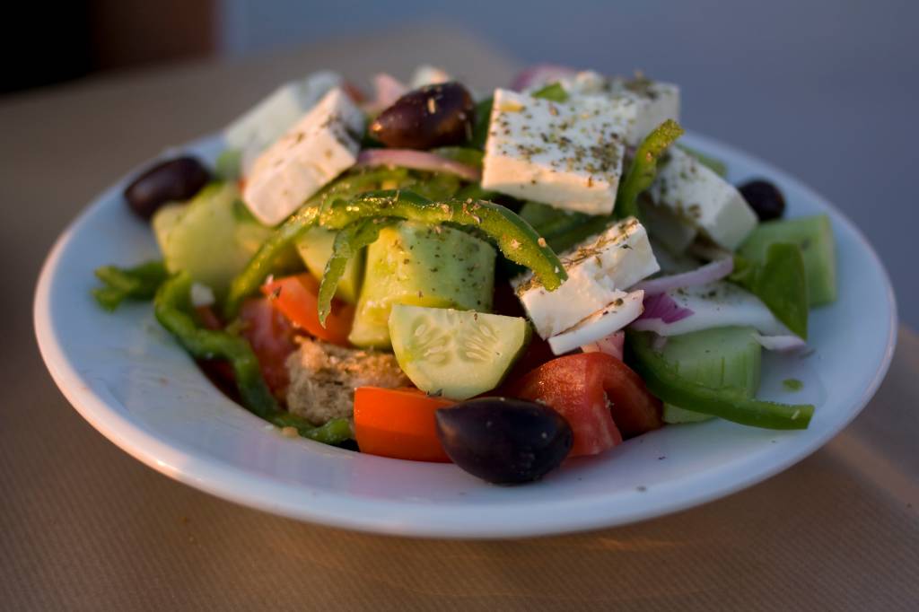 Prato de salada grega típica