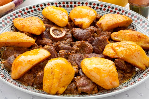 O tagine de carne com marmelo (<em>safarjal</em>), com um toque de mel e açafrão, é um dos pratos mais saborosos da típica cozinha marroquina