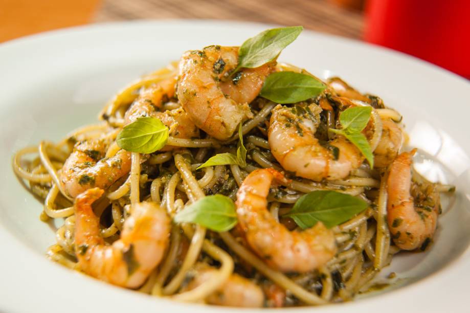 A casa <a href="https://viajeaqui.abril.com.br/estabelecimentos/br-rj-rio-de-janeiro-restaurante-prima-bruschetteria" rel="Prima Bruschetteria"><strong>Prima Bruschetteria</strong></a> vai servir no jantar da Rio Restaurant Week o spaghetti ao pesto com camarões grelhados A casa <a href="https://viajeaqui.abril.com.br/estabelecimentos/br-rj-rio-de-janeiro-restaurante-prima-bruschetteria" rel="Prima Bruschetteria"><strong>Prima Bruschetteria</strong></a> vai servir no jantar da Rio Restaurant Week o spaghetti ao pesto com camarões grelhados