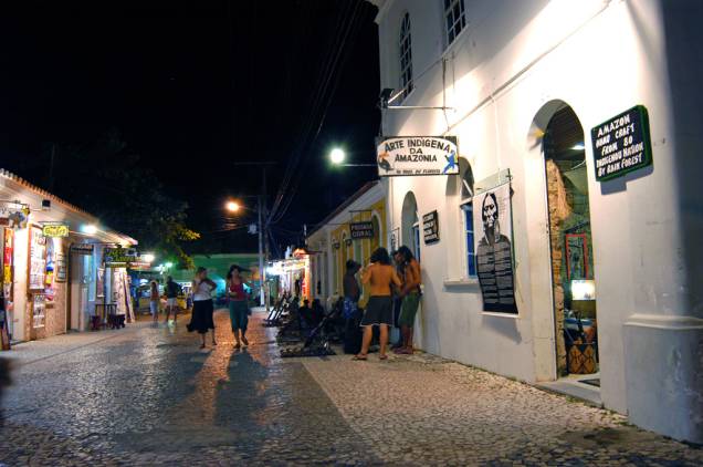 Passarela do Álcool, no centro de Porto Seguro