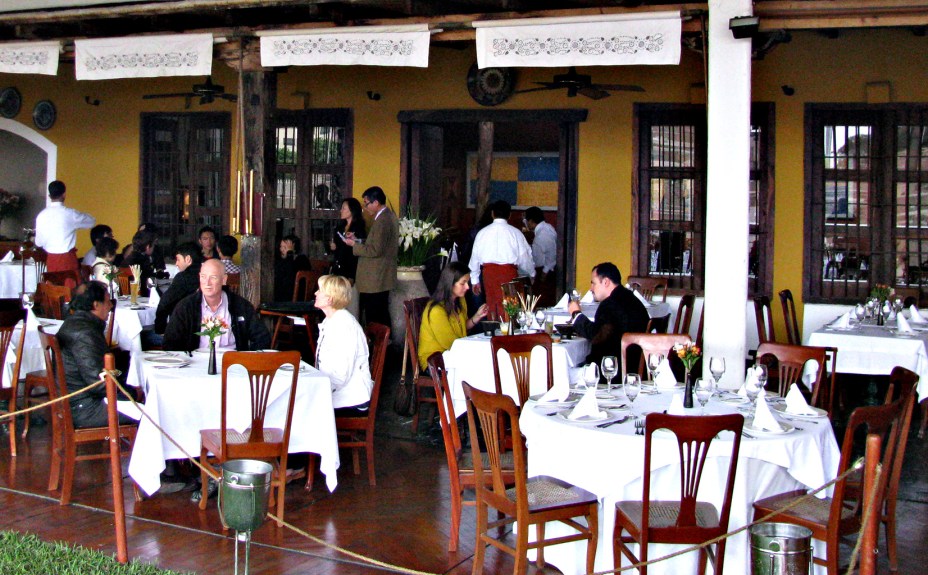 Há um refinado restaurante no sítio arqueológico: opção para um banquete à moda Lima