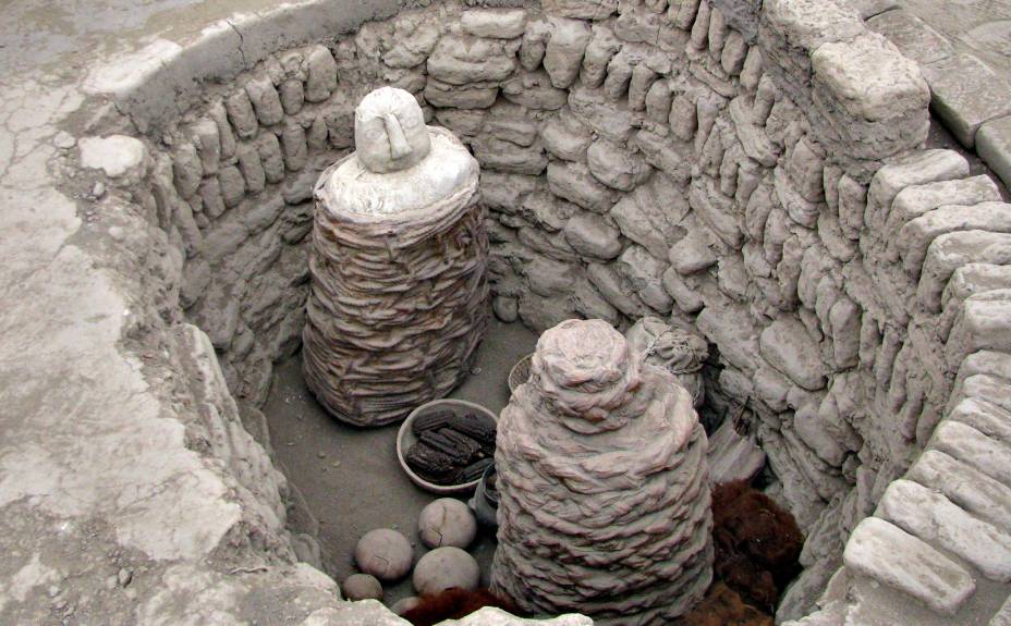 Enterrro wari no sítio arqueológico: cultura dominou os limas depois de 700 d.C. e antes da chegada dos incas Enterrro wari no sítio arqueológico: cultura dominou os limas depois de 700 d.C. e antes da chegada dos incas