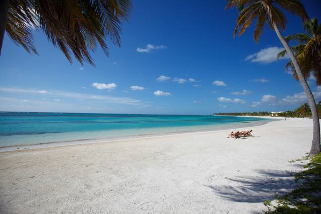 Punta Cana é tudo o que os turistas querem quando viajam para o Caribe: mar azul, areias brancas, muito sol e a sombra de palmeiras.