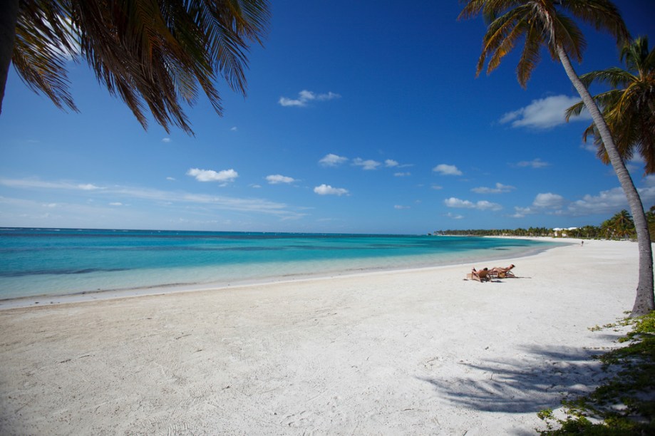 Punta Cana é tudo o que os turistas querem quando viajam para o Caribe: mar azul, areias brancas, muito sol e a sombra de palmeiras.