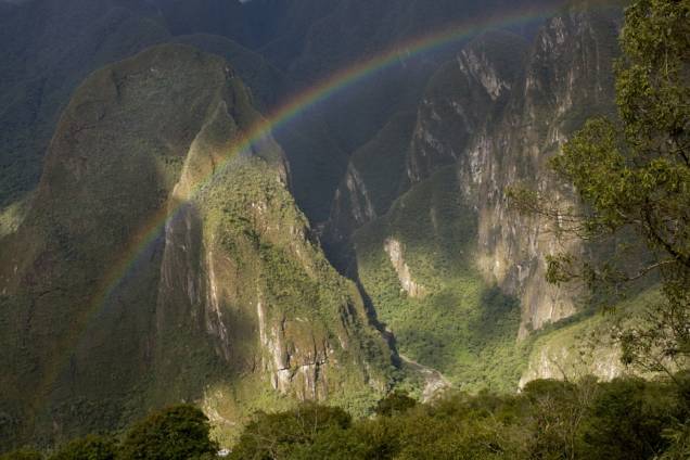 <strong>10. Putucusi</strong>    A “montanha feliz”, em quéchua, é um desafio e tanto para quem quer apreciar Machu Picchu de um novo ângulo. A caminhada até seu topo, a 2.400 metros sobre o nível do mar (altura similar à da montanha encimada pela cidadela de pedra), leva cerca de três horas e exige bom preparo físico. É preciso, claro, ter o acompanhamento de um guia