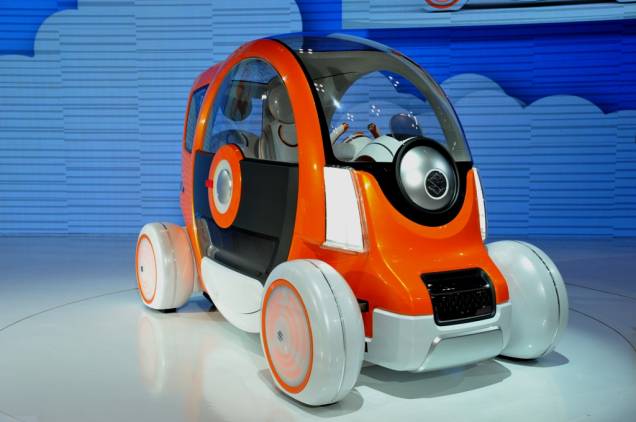 As grandes montadoras vêm apostando cada vez mais em protótipos que visam soluções para o transporte urbano. Com demandas por segurança, economia de combustível, menor emissão de poluentes e espaço reduzido, a Suzuki apresentou o Q-Concept , criado para duas pessoas As grandes montadoras vêm apostando cada vez mais em protótipos que visam soluções para o transporte urbano. Com demandas por segurança, economia de combustível, menor emissão de poluentes e espaço reduzido, a Suzuki apresentou o Q-Concept , criado para duas pessoas