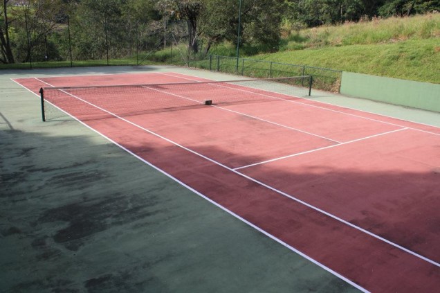 Quadra de tênis da pousada Quinta da Paz, em Petrópolis, Rio de Janeiro