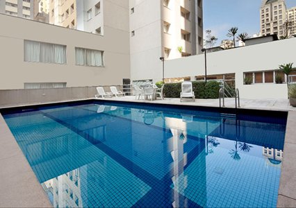 Área da piscina do <strong>Quality Jardins</strong>, em <a href="https://viajeaqui.abril.com.br/cidades/br-sp-sao-paulo" rel="São Paulo" target="_blank">São Paulo</a>
