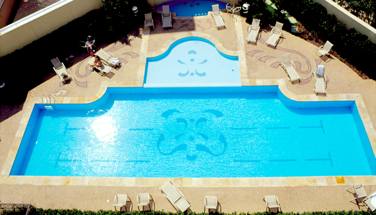 Piscina do <strong>Quality Suites Long Stay Vila Olímpia</strong>, em <a href="https://viajeaqui.abril.com.br/cidades/br-sp-sao-paulo" rel="São Paulo" target="_blank">São Paulo</a>
