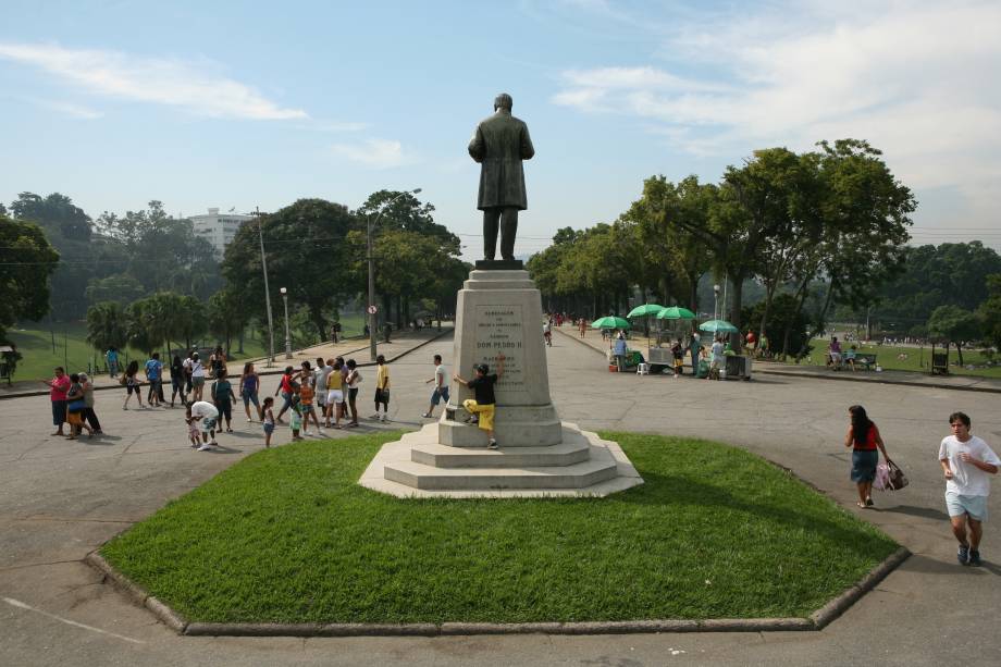 <strong>Quinta da Boa Vista</strong><br />O parque fazia parte do Paço São Cristovão, para onde a família de imperadores do Brasil se mudou quando deixou o Paço Imperial, no centro do Rio de Janeiro. Com 155 mil metros quadrados, a <a href="https://viajeaqui.abril.com.br/estabelecimentos/br-rj-rio-de-janeiro-atracao-quinta-da-boa-vista" rel="Quinta da Boa Vista" target="_self">Quinta da Boa Vista</a> é repleta de árvores, lagos, grutas, jardins e foi projetada pelo paisagista francês Auguste Glaziou, em 1869. Hoje, o parque é um local de lazer dos cariocas e conta com o Jardim Zoológico do Rio de Janeiro