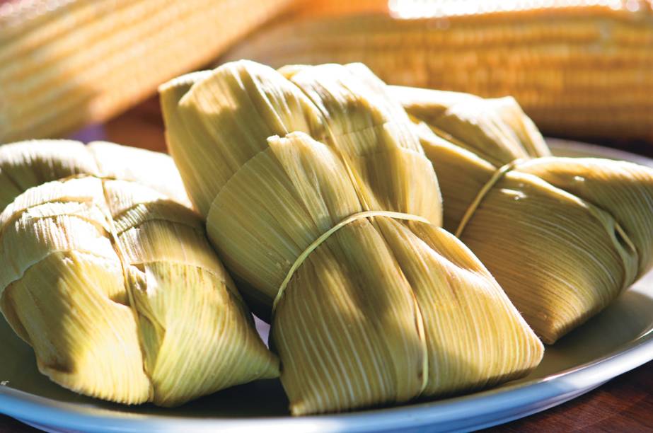 <strong>Pamonha</strong><br /><br />Quem conhece sabe: a cremosidade da pamonha goiana é imbatível. Em <a href="https://viajeaqui.abril.com.br/cidades/br-go-pirenopolis" rel="Pirenópolis">Pirenópolis</a>, a indicação é a Pamonharia Souza (Av. Prefeito Sizenando Jayme, 24, Centro), que vende as versões doce (R$ 2,50), salgada (R$ 2,50) e à moda (com linguiça, queijo e pimenta – R$ 3,5). Em <a href="https://viajeaqui.abril.com.br/cidades/br-go-goiania" rel="Goiânia">Goiânia</a>, vá à Pamonha da Vovó (Av. 83, 21, Praça Cívica), que tem nove opções de sabores (de R$ 4,90 a R$ 6,20). <strong>Pamonha</strong><br /><br />Quem conhece sabe: a cremosidade da pamonha goiana é imbatível. Em <a href="https://viajeaqui.abril.com.br/cidades/br-go-pirenopolis" rel="Pirenópolis">Pirenópolis</a>, a indicação é a Pamonharia Souza (Av. Prefeito Sizenando Jayme, 24, Centro), que vende as versões doce (R$ 2,50), salgada (R$ 2,50) e à moda (com linguiça, queijo e pimenta – R$ 3,5). Em <a href="https://viajeaqui.abril.com.br/cidades/br-go-goiania" rel="Goiânia">Goiânia</a>, vá à Pamonha da Vovó (Av. 83, 21, Praça Cívica), que tem nove opções de sabores (de R$ 4,90 a R$ 6,20).