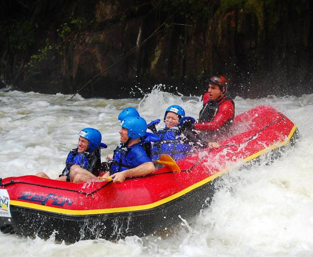 Rafting no Rio Paraibuna, em São Luiz do Paraitinga, São Paulo Rafting no Rio Paraibuna, em São Luiz do Paraitinga, São Paulo
