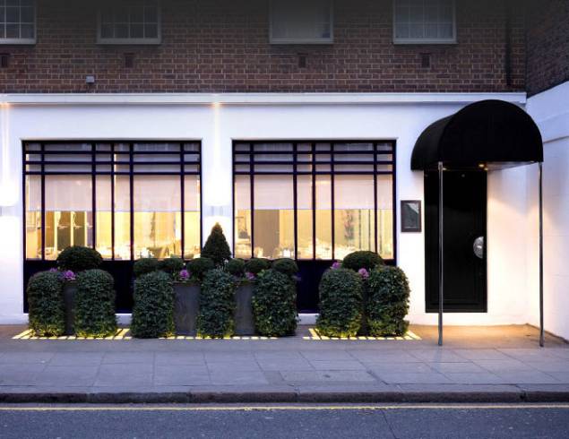 Mais ao sul, no Chelsea, o chef-celebridade <strong>Gordon Ramsay</strong> <em>(</em>foto; <em>68 Royal Hospital Road, <a href="https://gordonramsay.com" rel="gordonramsay.com" target="_blank">gordonramsay.com</a>)</em> tem um restaurante que leva seu nome e há dez anos ostenta três estrelas no Michelin. Mais descontraído é o gastropub<strong> Cadogan Arms </strong><em>(298 King’s Road, <a href="https://thecadoganarmschelsea.com" rel="thecadoganarmschelsea.com" target="_blank">thecadoganarmschelsea.com</a>)</em> Mais ao sul, no Chelsea, o chef-celebridade <strong>Gordon Ramsay</strong> <em>(</em>foto; <em>68 Royal Hospital Road, <a href="https://gordonramsay.com" rel="gordonramsay.com" target="_blank">gordonramsay.com</a>)</em> tem um restaurante que leva seu nome e há dez anos ostenta três estrelas no Michelin. Mais descontraído é o gastropub<strong> Cadogan Arms </strong><em>(298 King’s Road, <a href="https://thecadoganarmschelsea.com" rel="thecadoganarmschelsea.com" target="_blank">thecadoganarmschelsea.com</a>)</em>