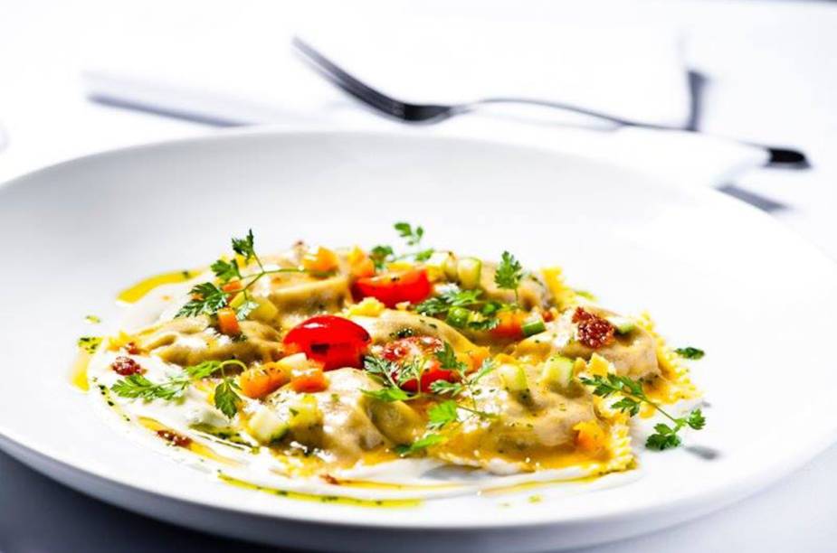 Ravioli de maçã e shitake ao leve creme de gorgonzola, Due Cuochi Cucina, São Paulo