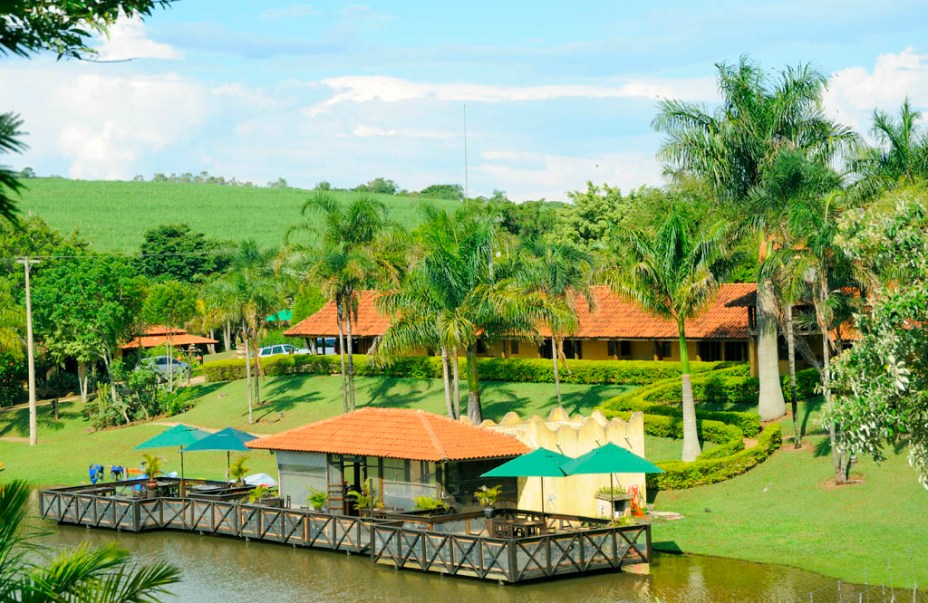 <strong>Recanto Alvorada Eco Resort (Brotas, SP)</strong>Além das atividades de lazer, o<a href="https://viajeaqui.abril.com.br/estabelecimentos/br-sp-brotas-hospedagem-recanto-alvorada-eco-resort" rel=" Recanto Alvorada Eco Resort"> Recanto Alvorada Eco Resort</a> de <a href="https://viajeaqui.abril.com.br/cidades/br-sp-brotas" rel="Brotas">Brotas</a> vai promover a caça aos ovos de Páscoa, no qual a criançada terá que superar os obstáculos para encontra-los.O pacote para o período de 17 a 21 de abril custa a partir de R$ 2007 o casal, com café da manhã incluso. Crianças até 3 anos não pagam. De 4 a 7 anos, é cobrado apenas 50%. De 8 a 12 anos há 40% de desconto.