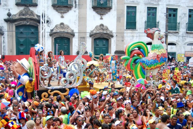 Considerado o maior bloco de Carnaval do mundo, o Galo da Madrugada agita a folia em Recife