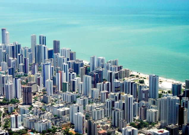 Vista aérea da <a href="https://viajeaqui.abril.com.br/estabelecimentos/br-pe-recife-atracao-praia-boa-viagem" rel="praia Boa Viagem" target="_blank">praia Boa Viagem</a>, a mais badalada de <a href="https://viajeaqui.abril.com.br/cidades/br-pe-recife" rel="Recife (PE)" target="_blank">Recife (PE)</a>
