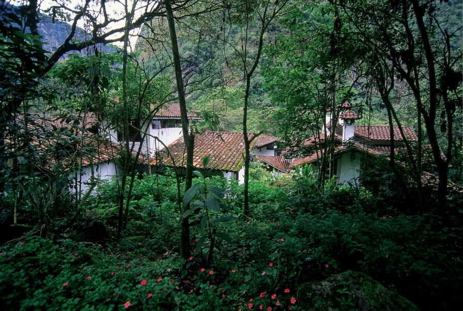 Inkaterra Machu Picchu Pueblo Hotel Apartamentos e bangalôs cercados por montanhas verdejantes: astral de floresta em clima de montanha