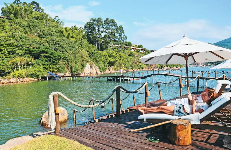 Deque em ilhota do Ponta dos Ganchos, para quem se dá ao luxo Deque em ilhota do Ponta dos Ganchos, para quem se dá ao luxo