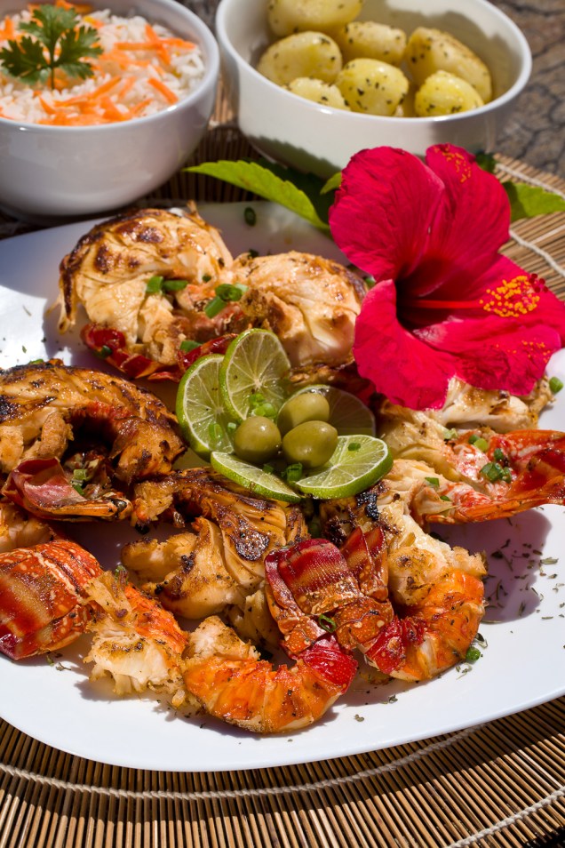 Filé de Lagosta à Beira-Mar é a sugestão do restaurante Burgalhau (R$ 66 com desconto), durante o 3.º Festival Gastronômico da Lagosta de Maragogi e Japaratinga. <strong>Onde:</strong> Rota do Sol, AL 101 Norte, Sítio Burgalhau, Maragogi – Tel. (82) 3296-6170, 9114-9402 <strong>Horário de funcionamento: </strong>segunda a domingo, das 8h às 22h Filé de Lagosta à Beira-Mar é a sugestão do restaurante Burgalhau (R$ 66 com desconto), durante o 3.º Festival Gastronômico da Lagosta de Maragogi e Japaratinga. <strong>Onde:</strong> Rota do Sol, AL 101 Norte, Sítio Burgalhau, Maragogi – Tel. (82) 3296-6170, 9114-9402 <strong>Horário de funcionamento: </strong>segunda a domingo, das 8h às 22h